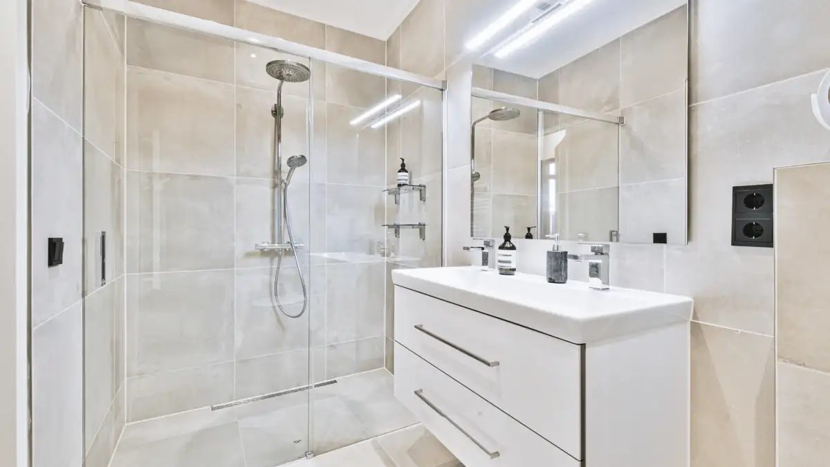 How to Plan a Safer, Easier-to-Clean Bathroom Remodel in Gainesville, Florida